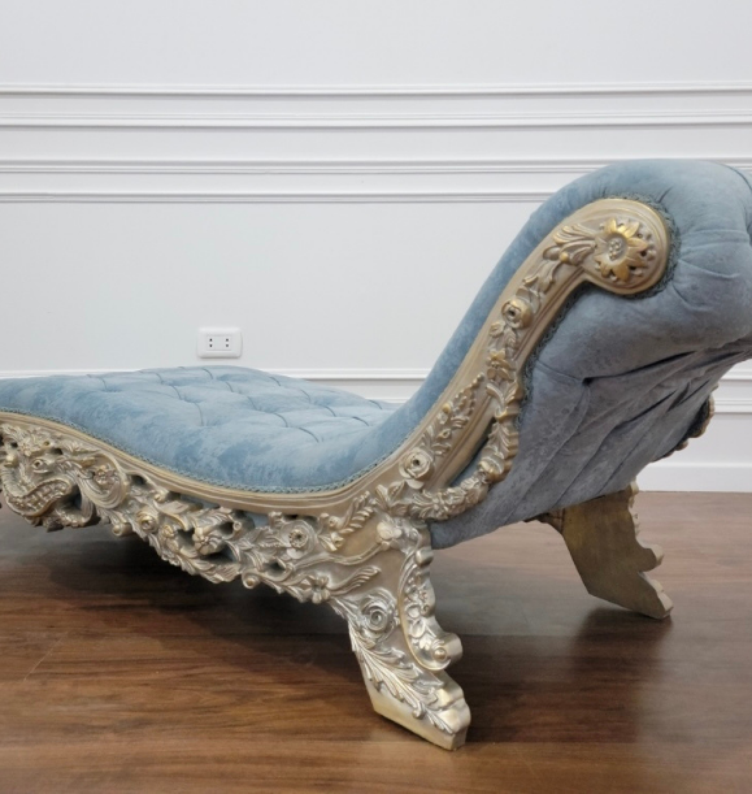 powder chaise
