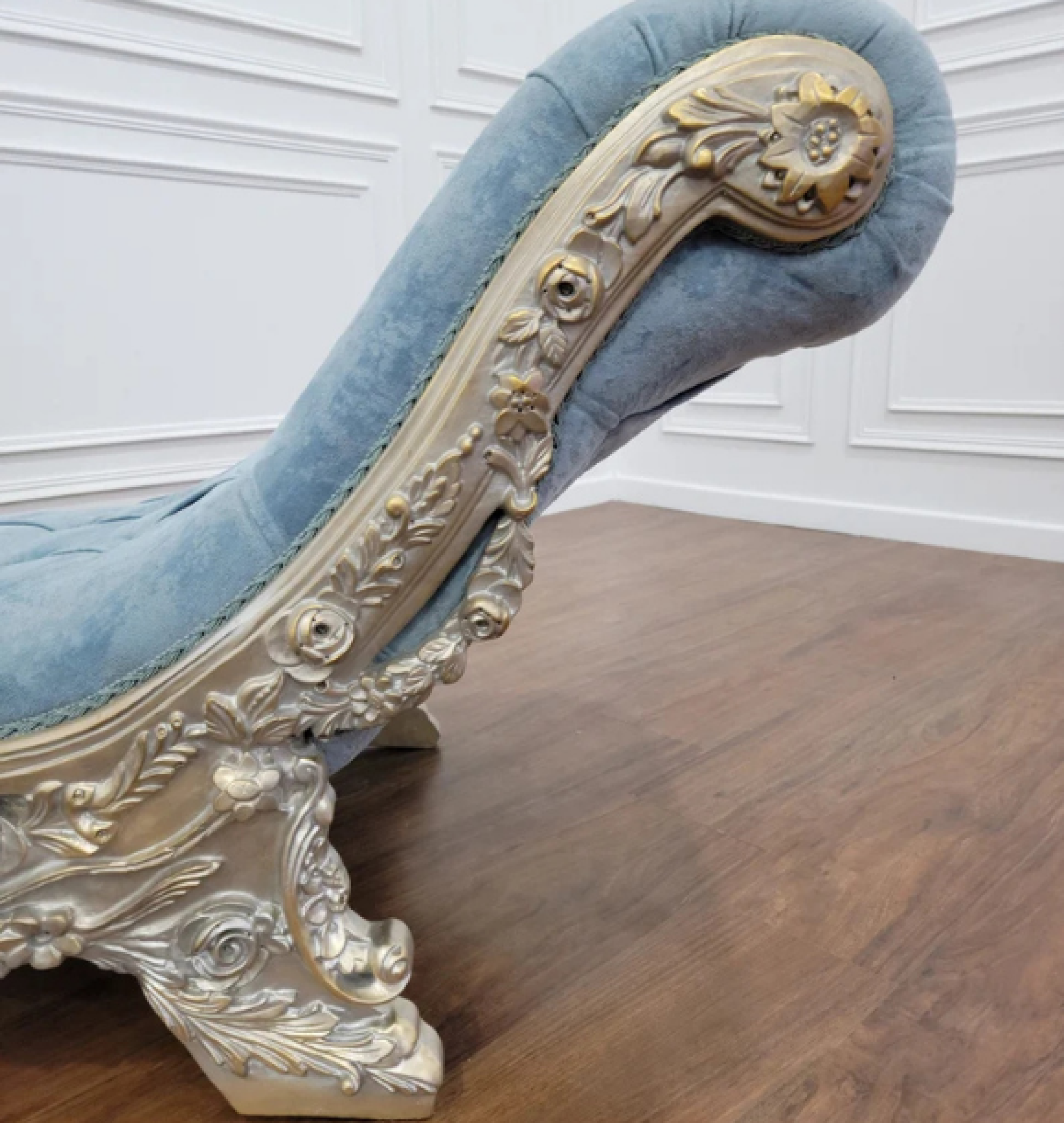 powder chaise