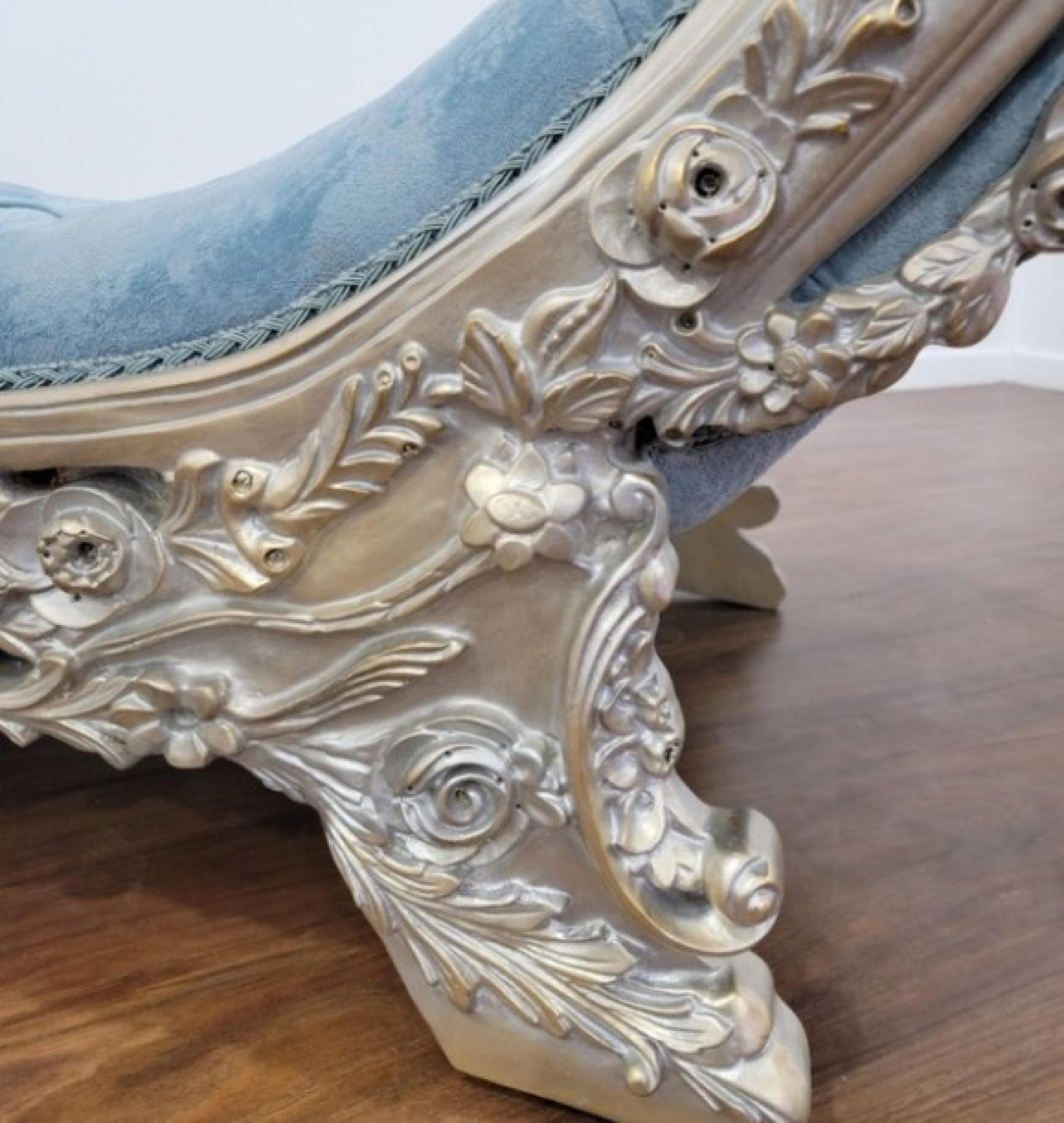 powder chaise