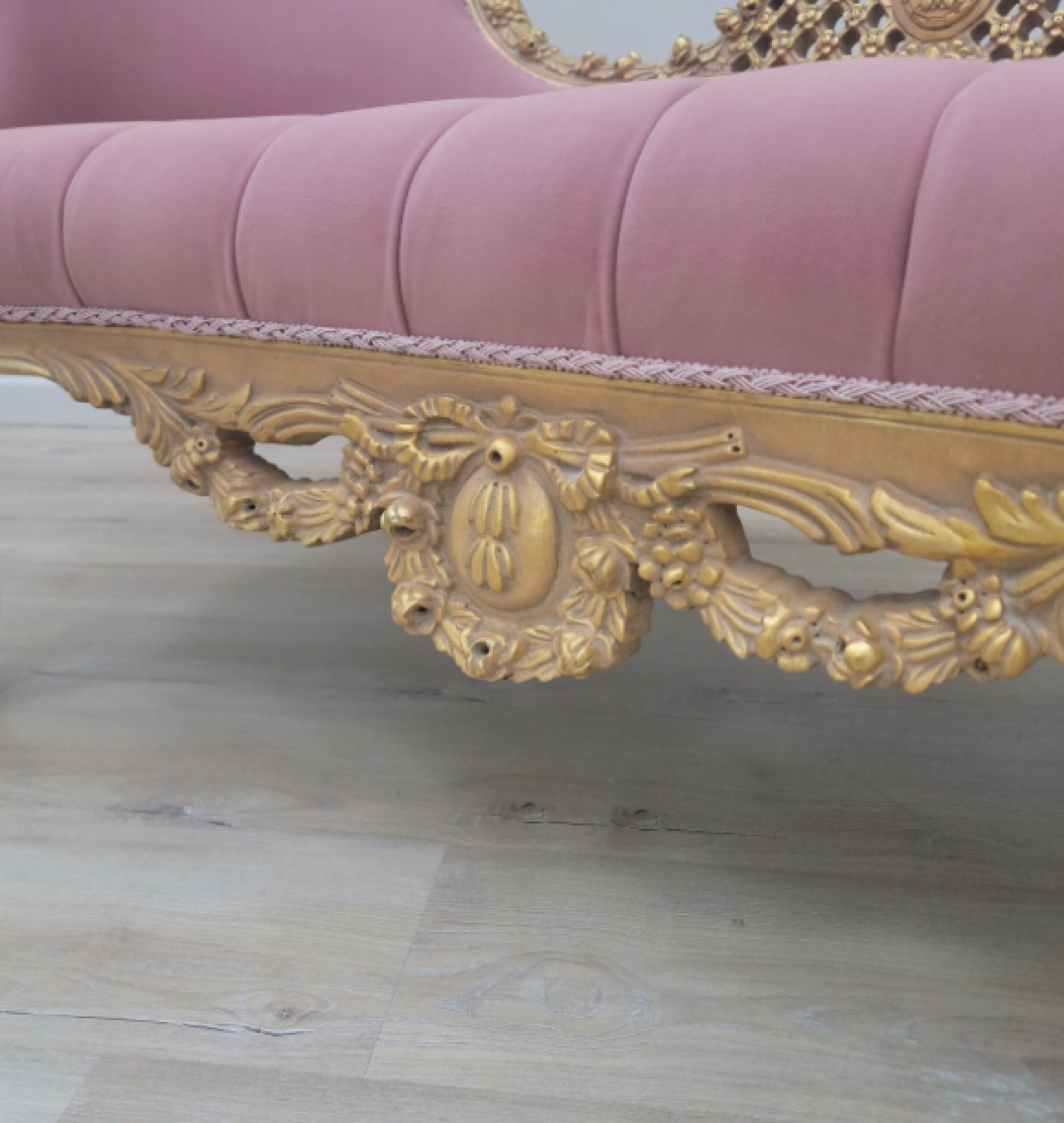 blush bench