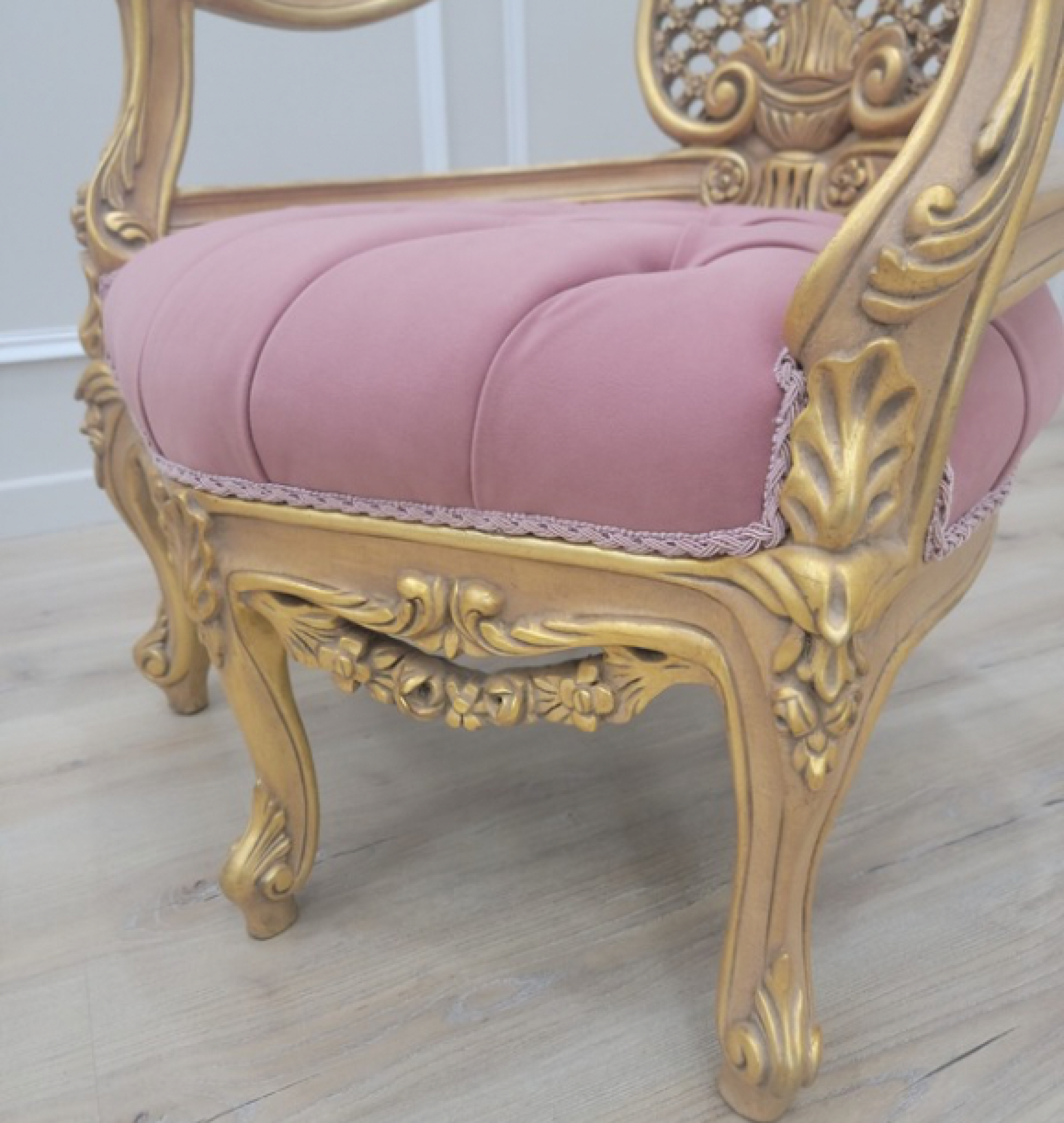 blush bench
