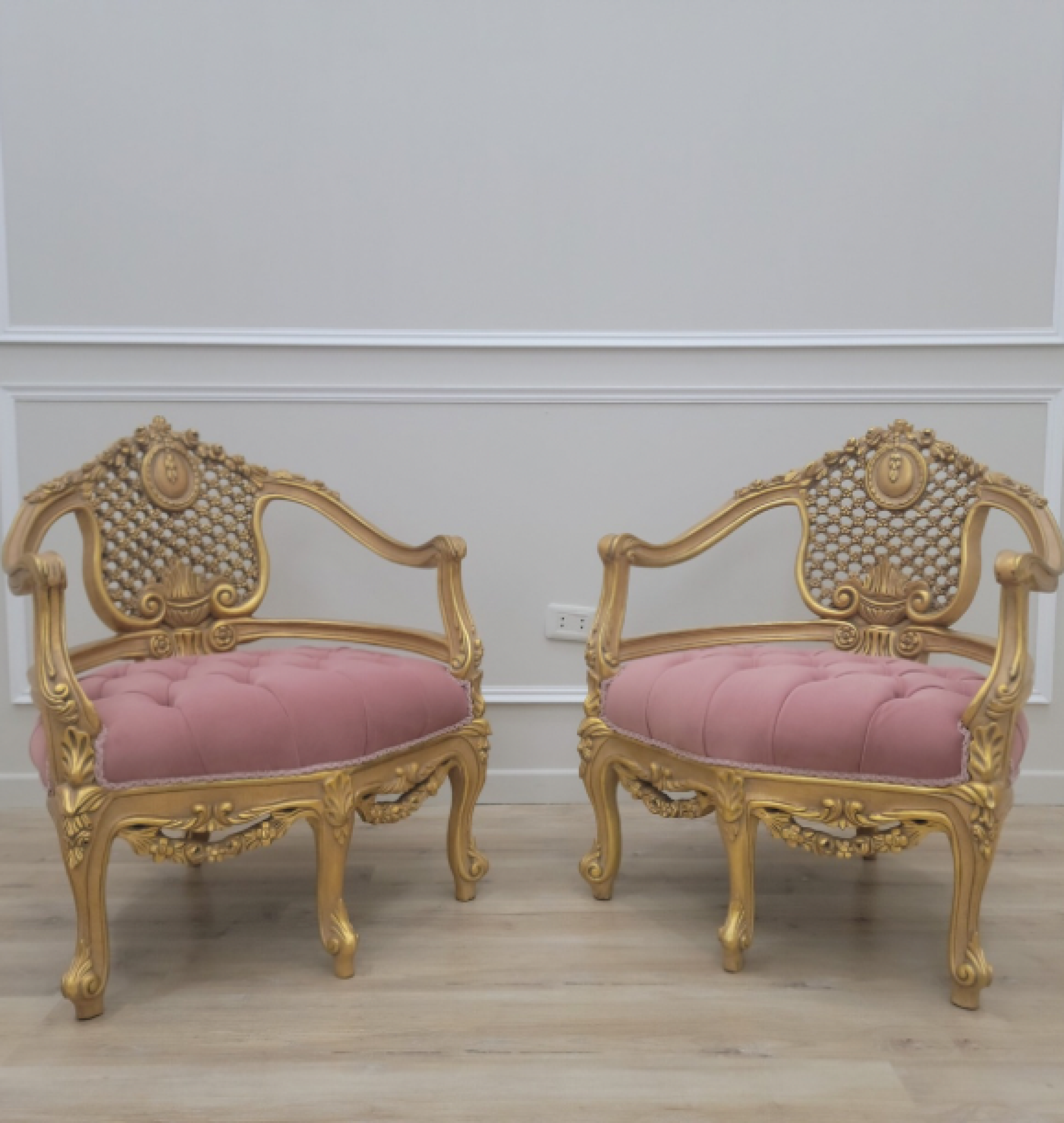 blush thrones