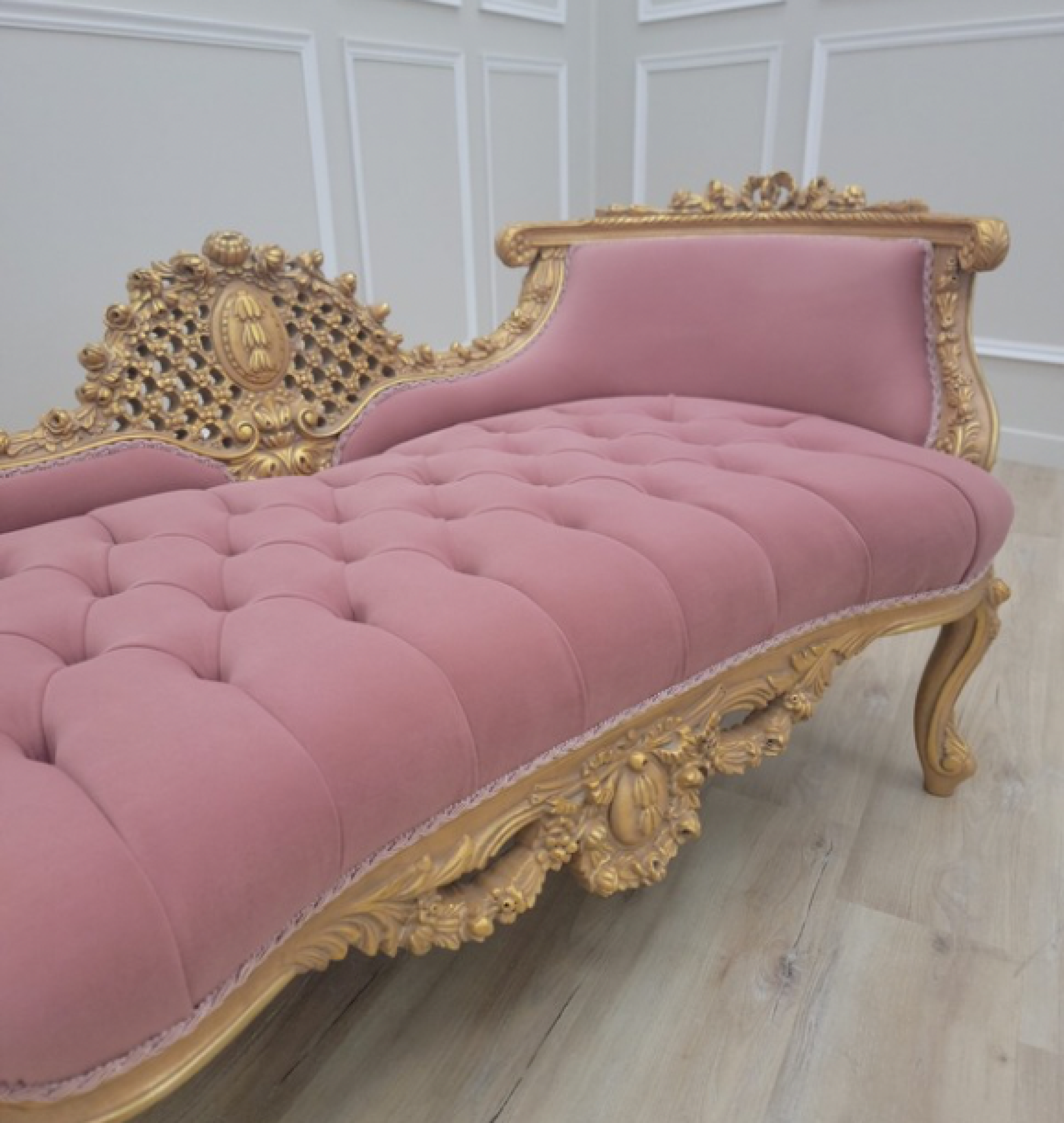 blush thrones