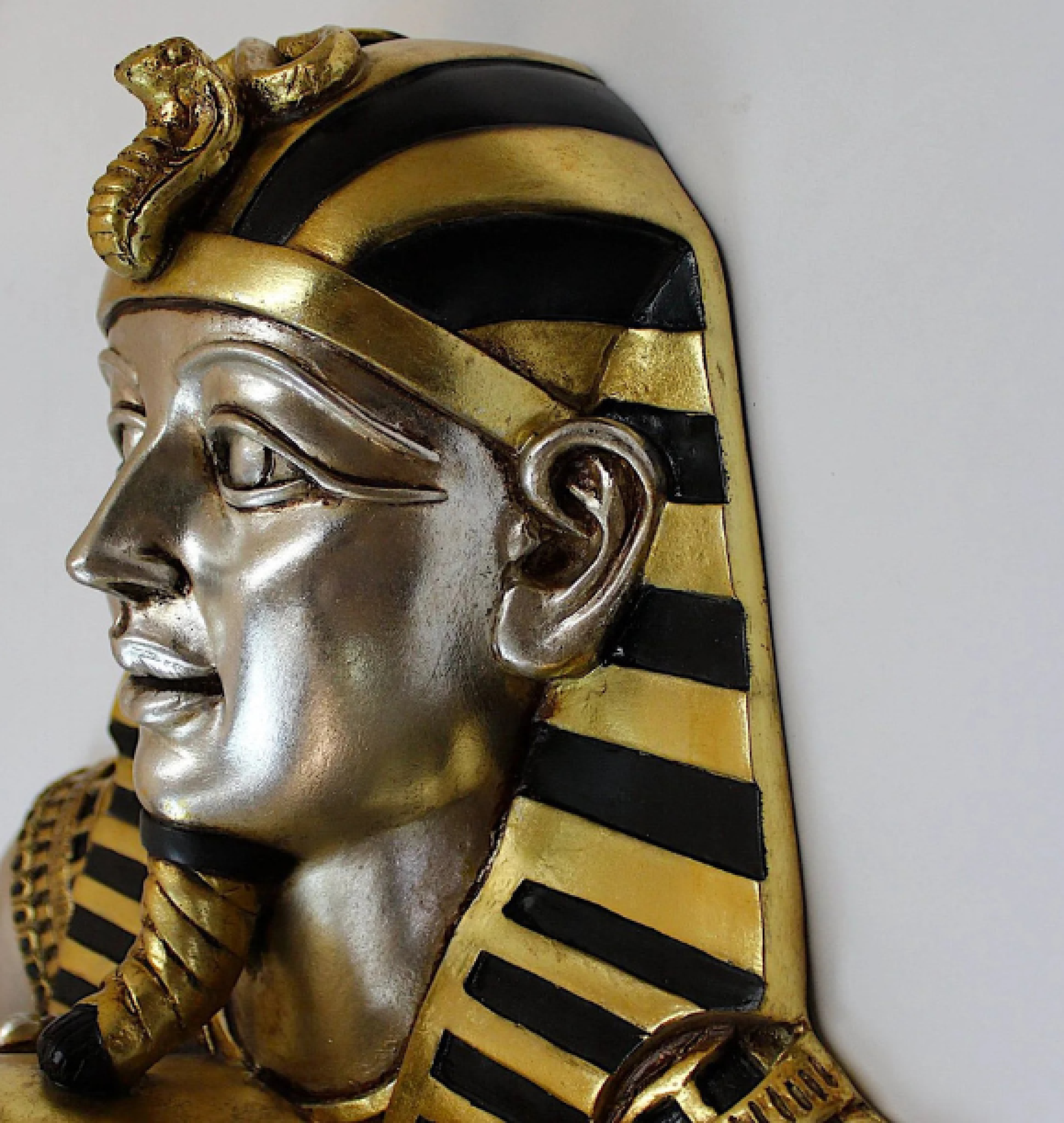 king tut bust