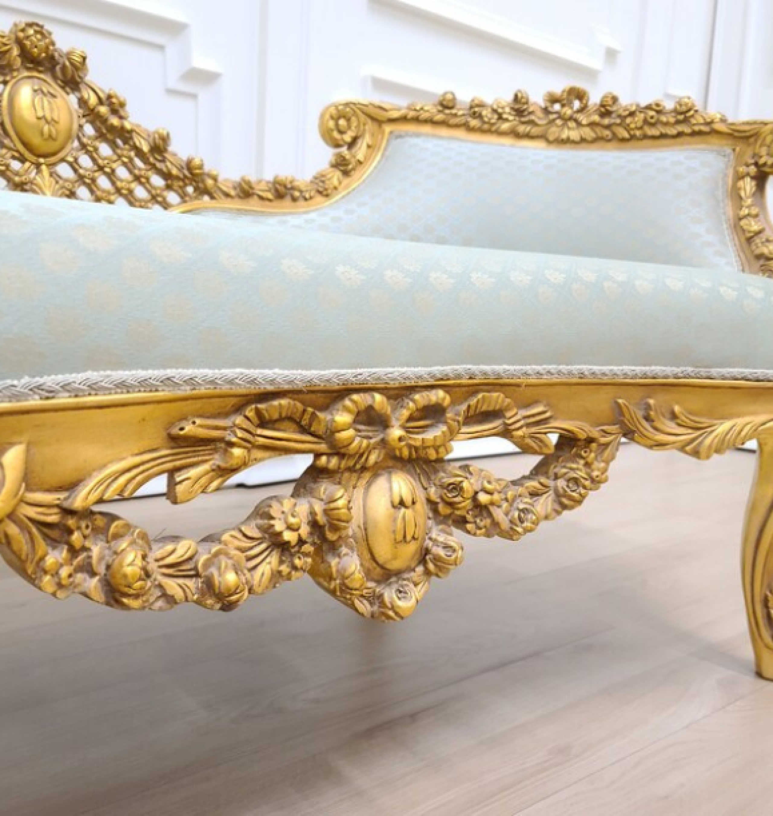 mint bench