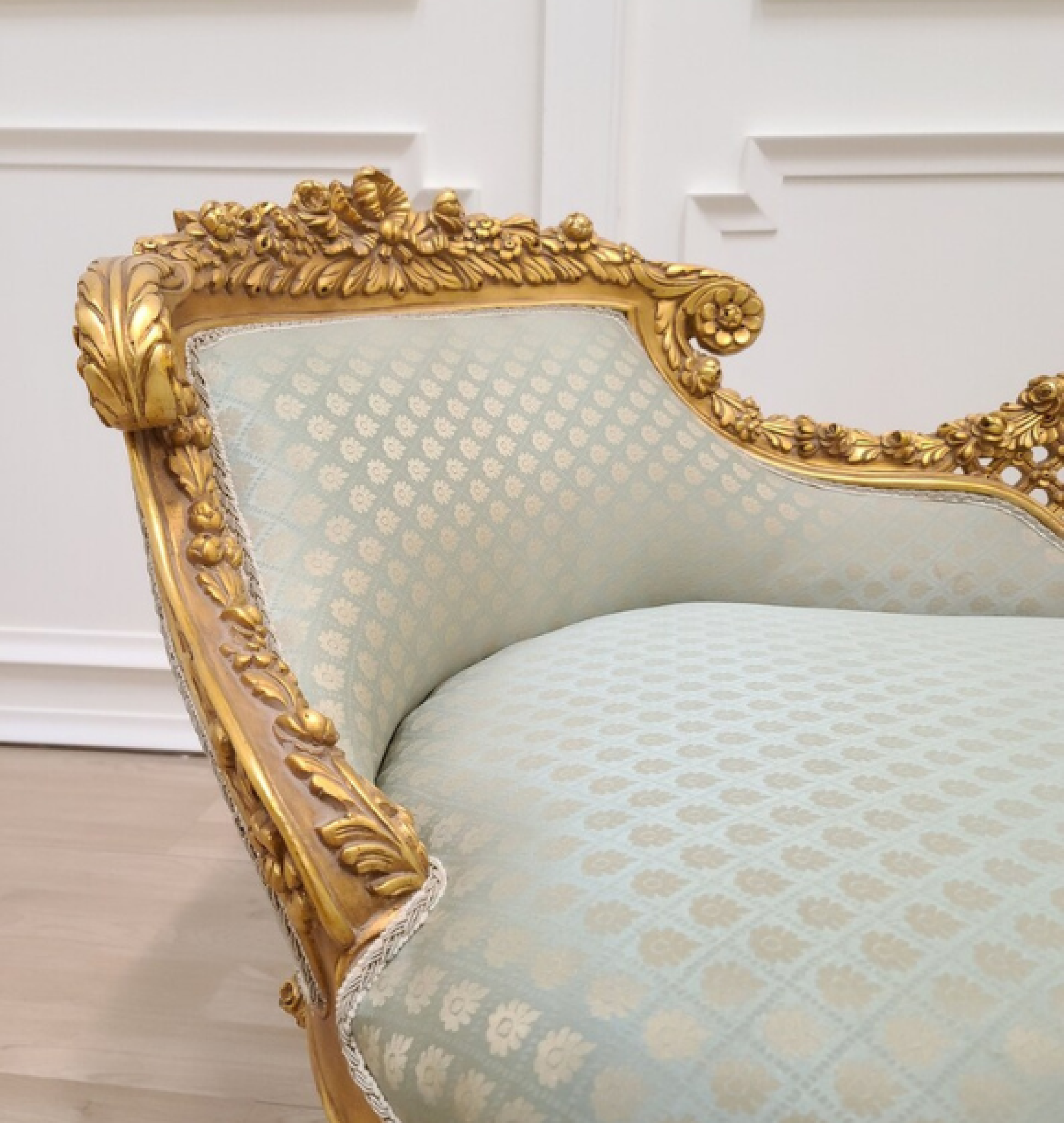 mint bench