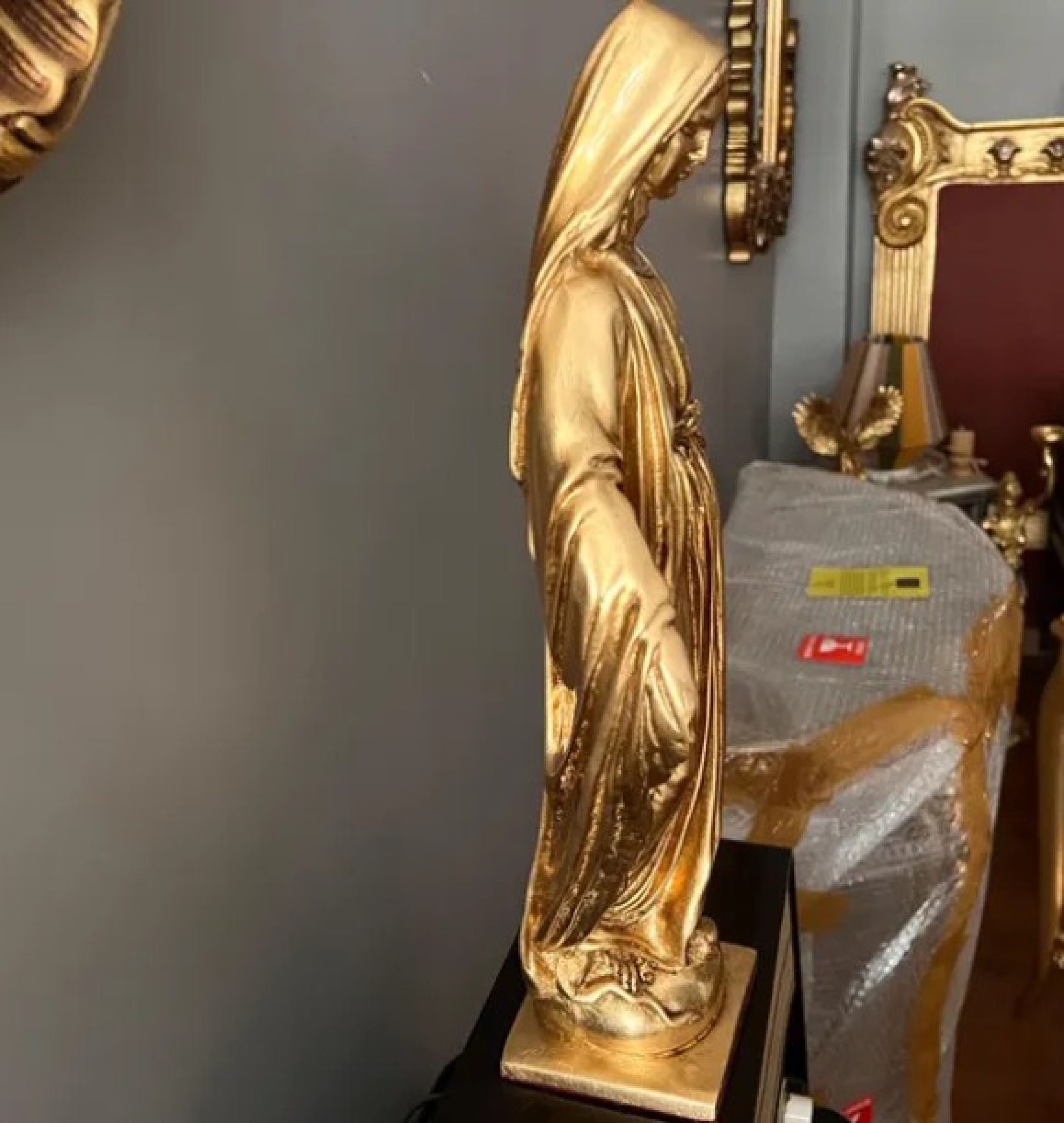 virgin mary sculpture