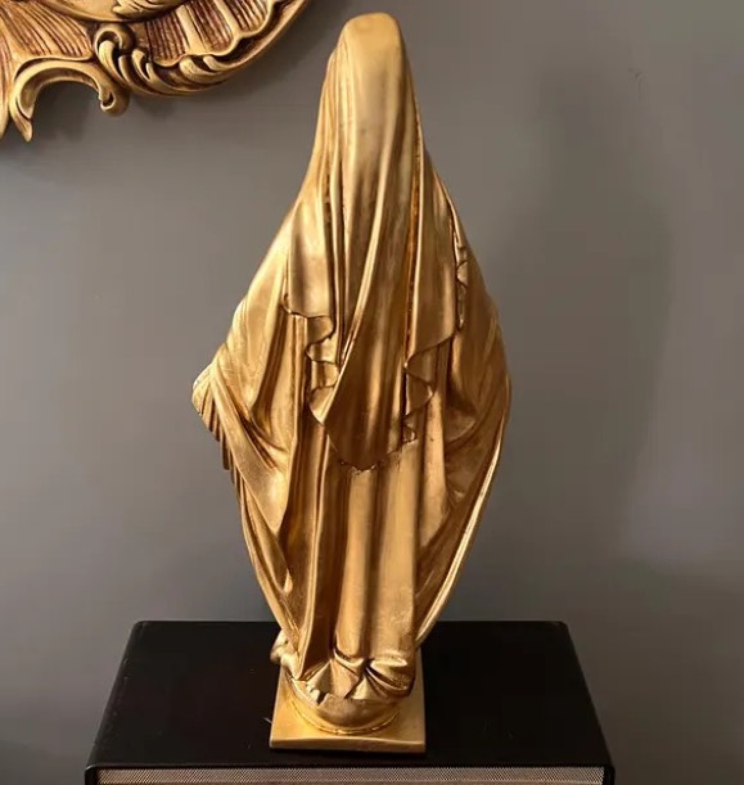 virgin mary sculpture