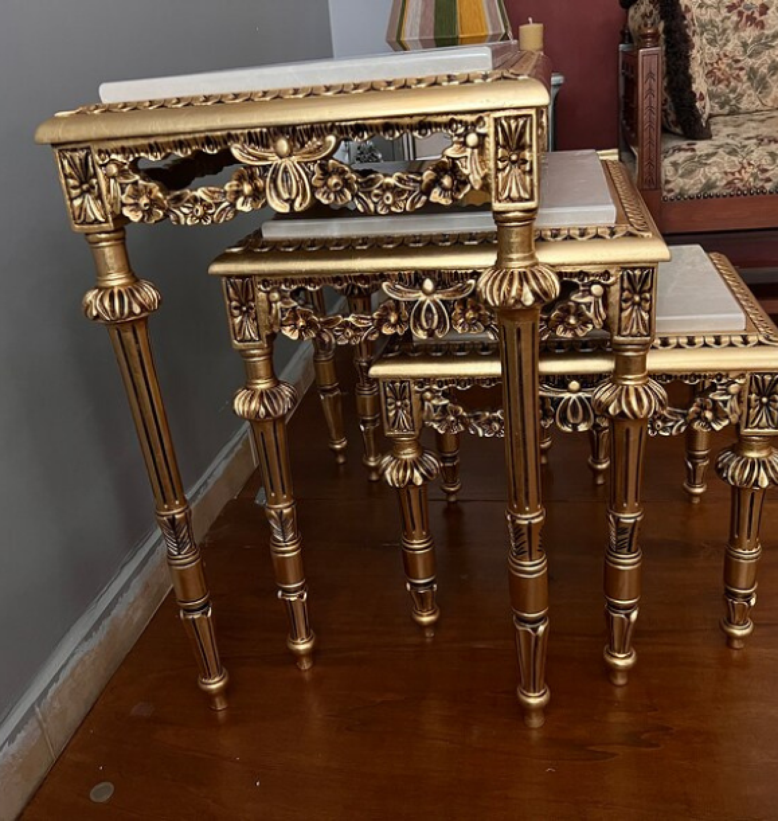gold table
