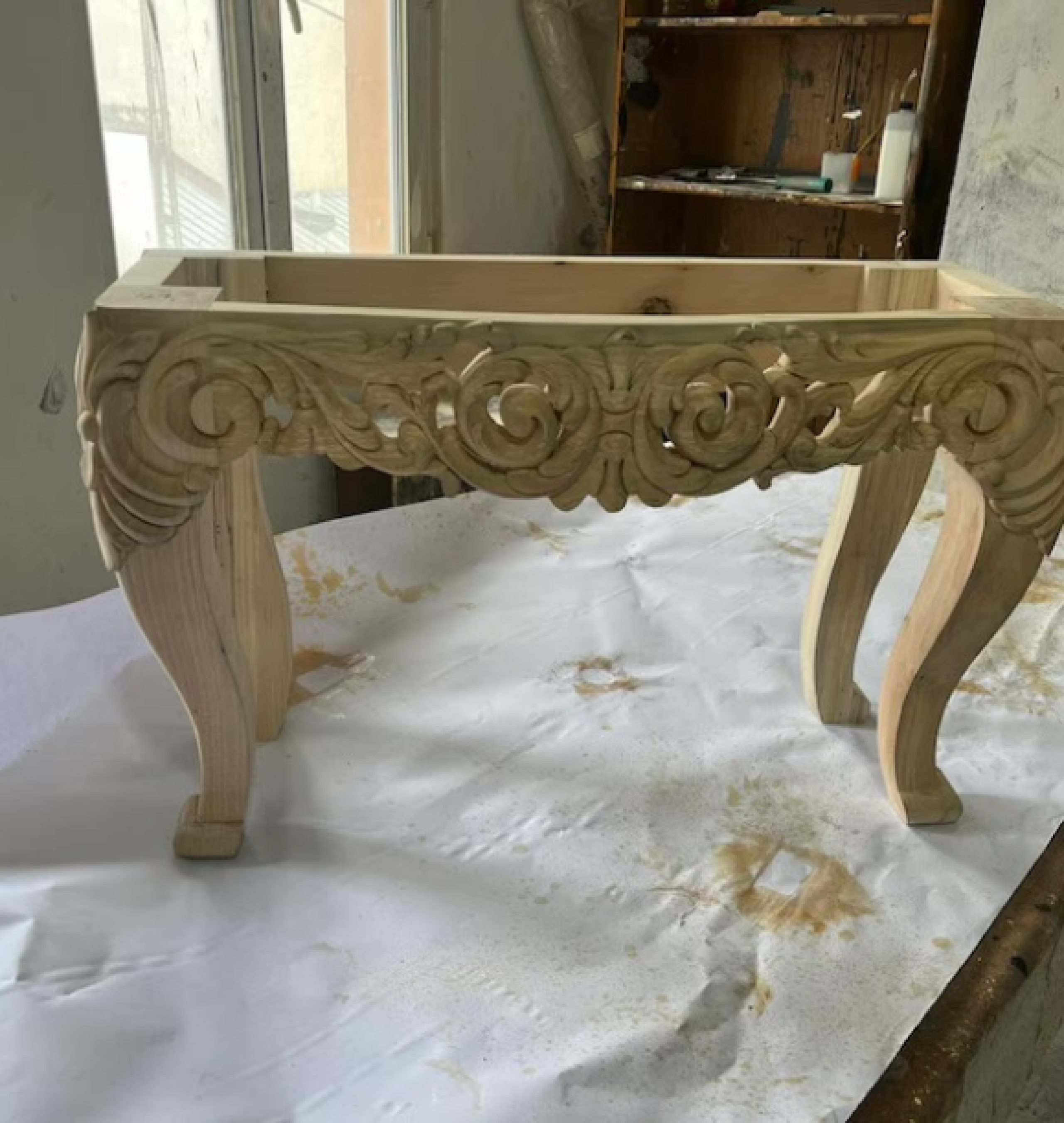 gold table