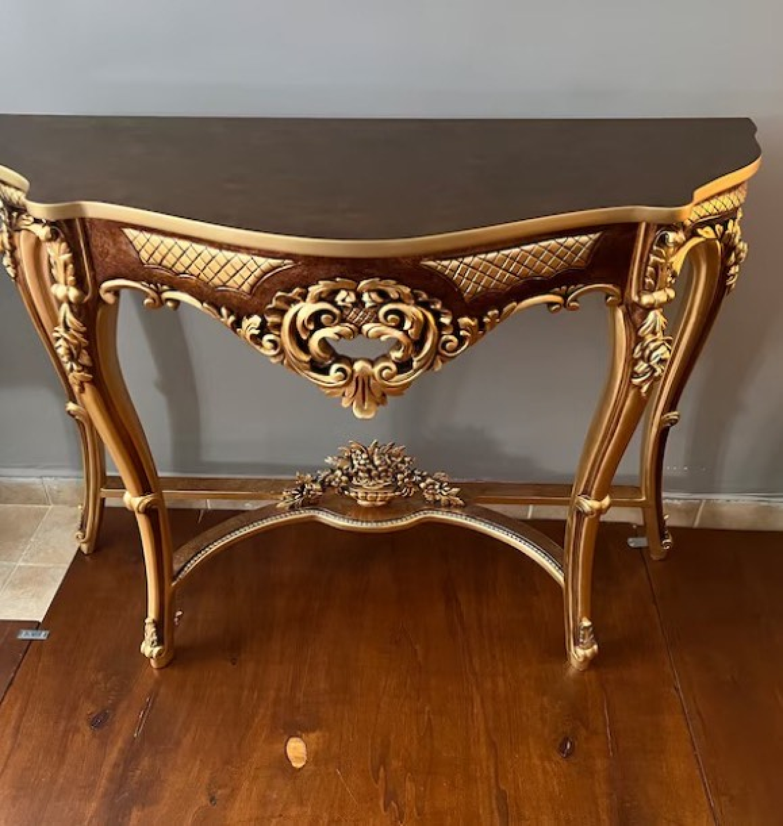 gold table