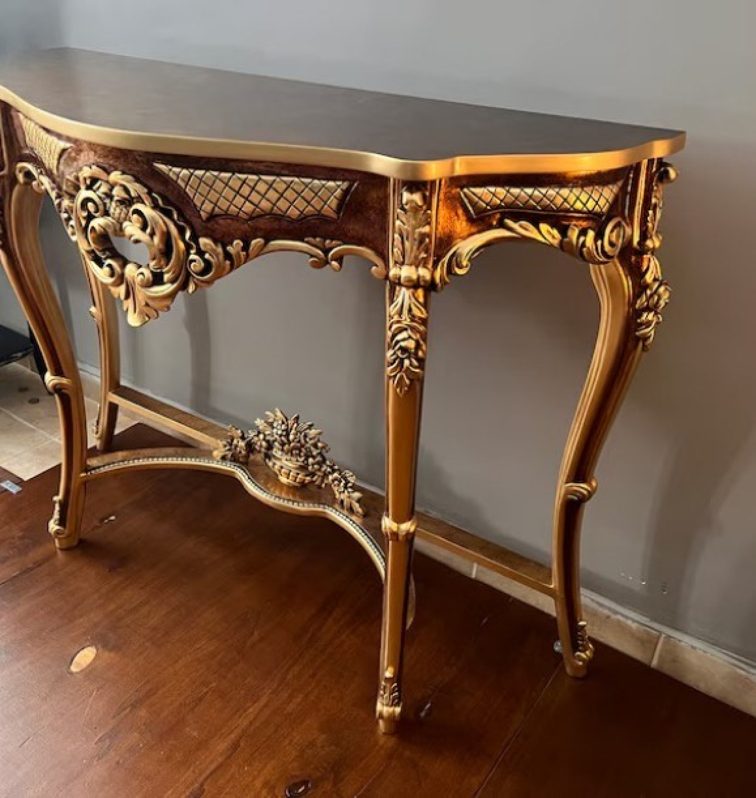 gold table