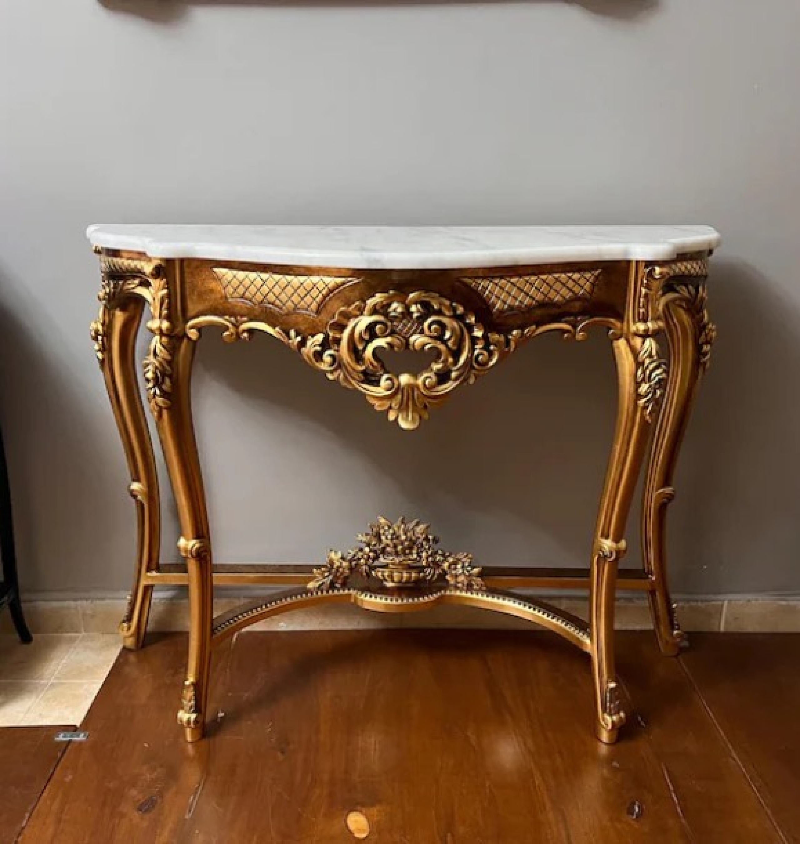 gold table