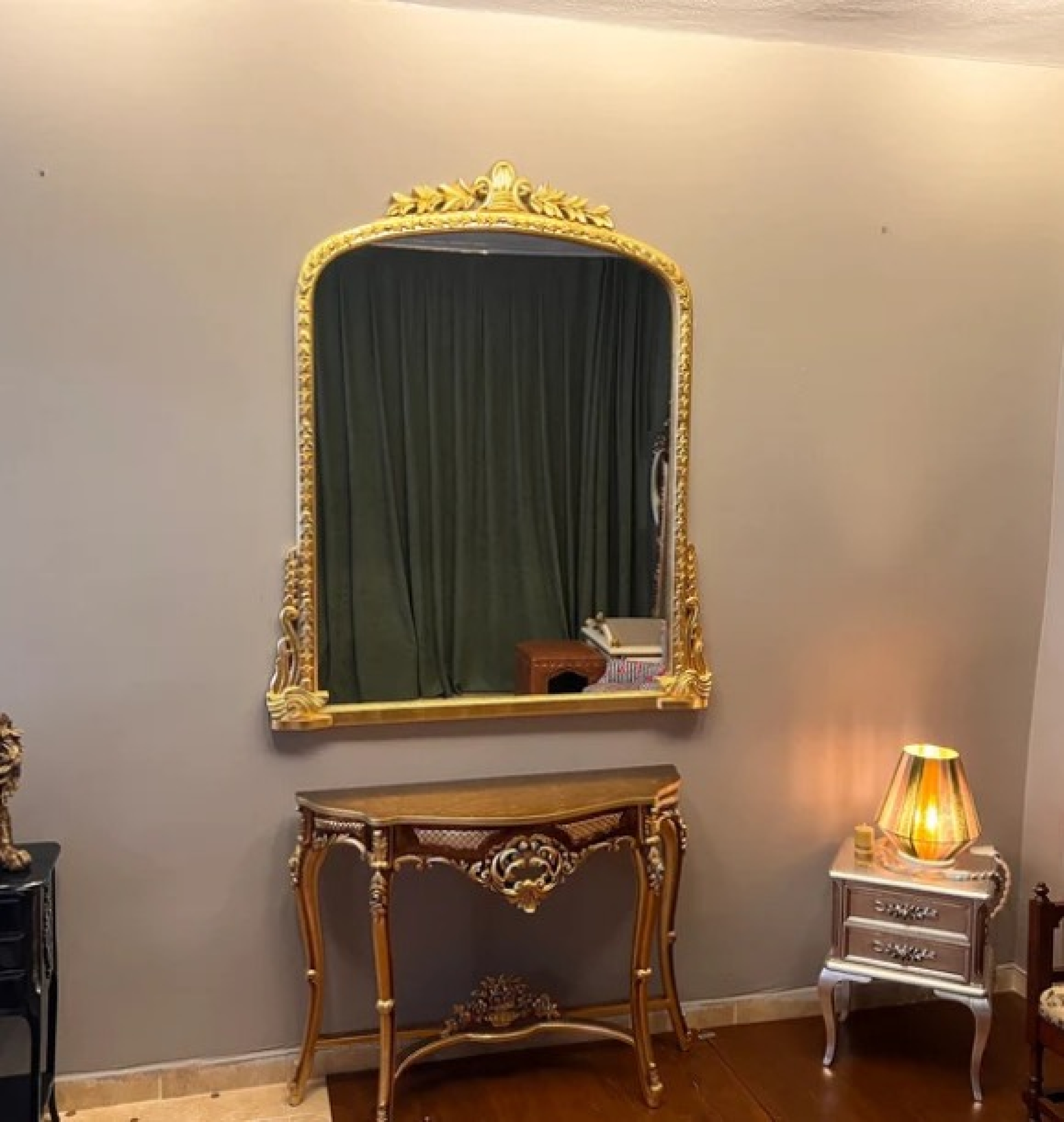 gold table