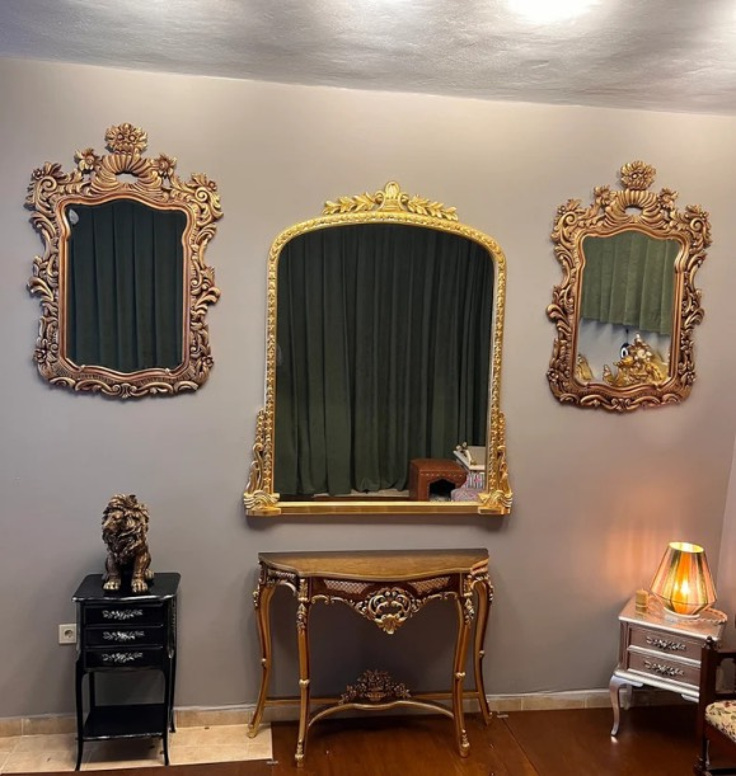 gold table