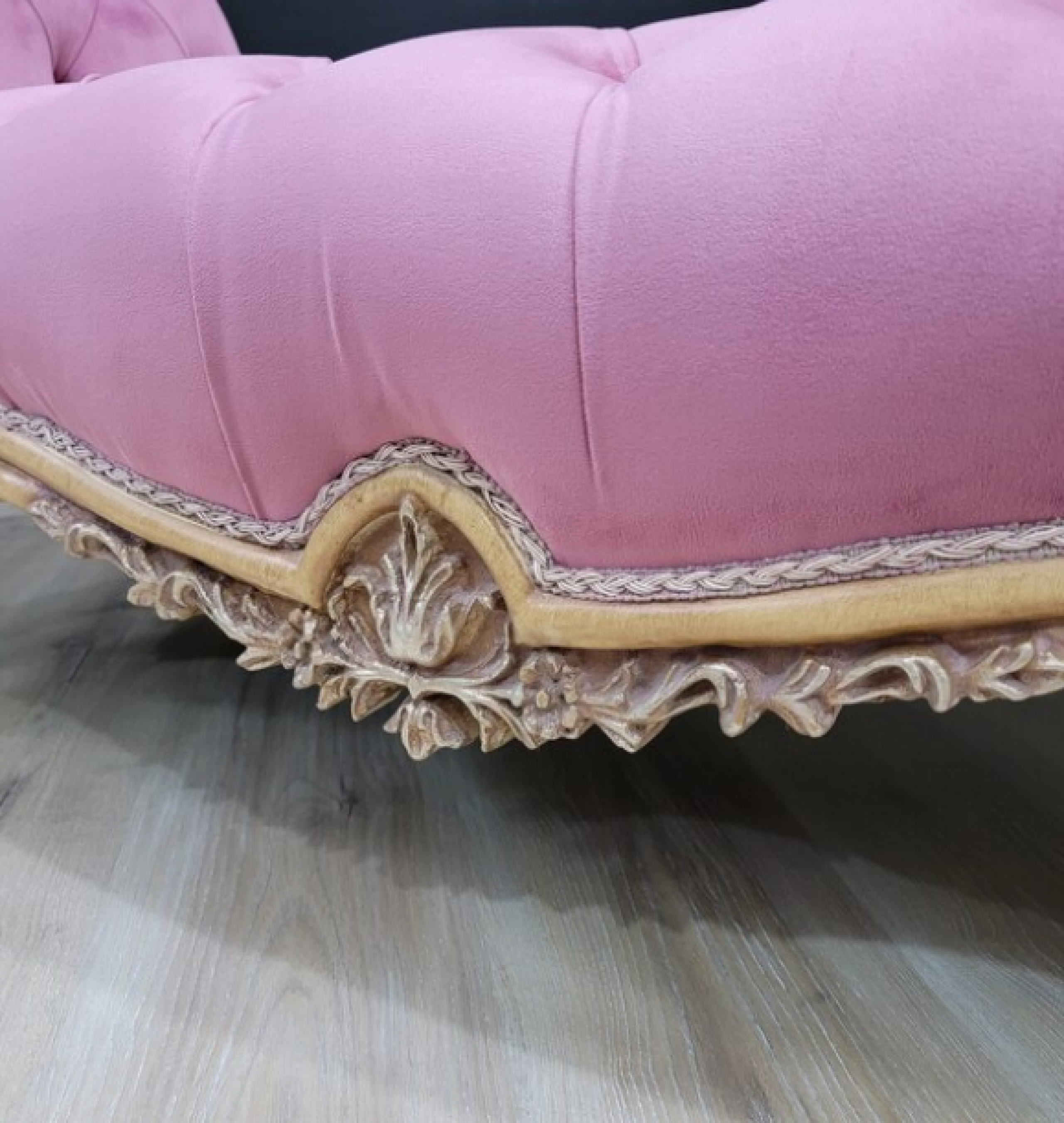 magenta chaise