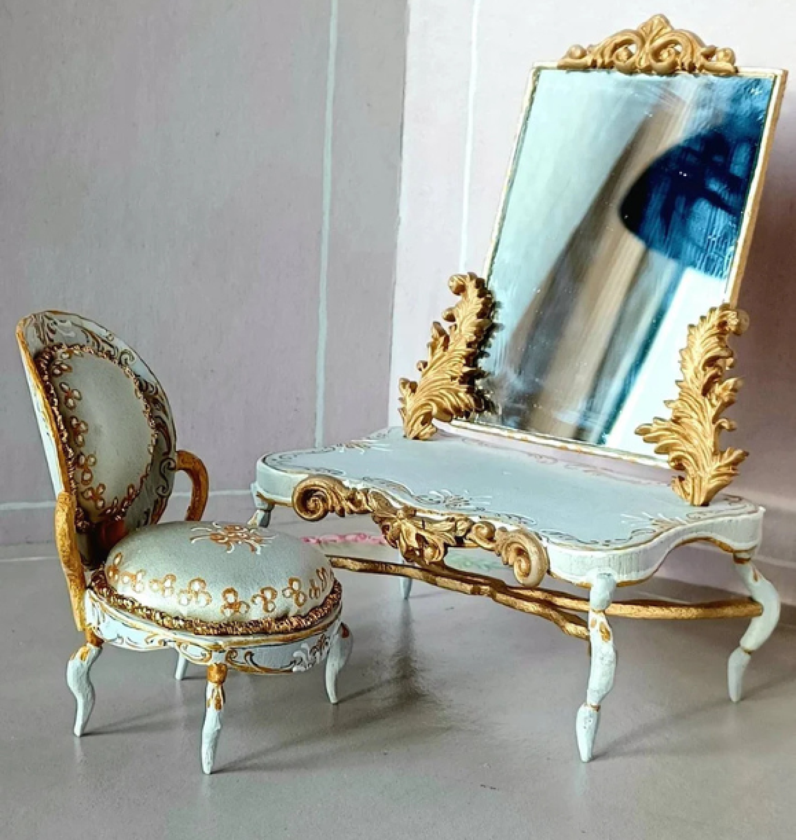 doll vanity