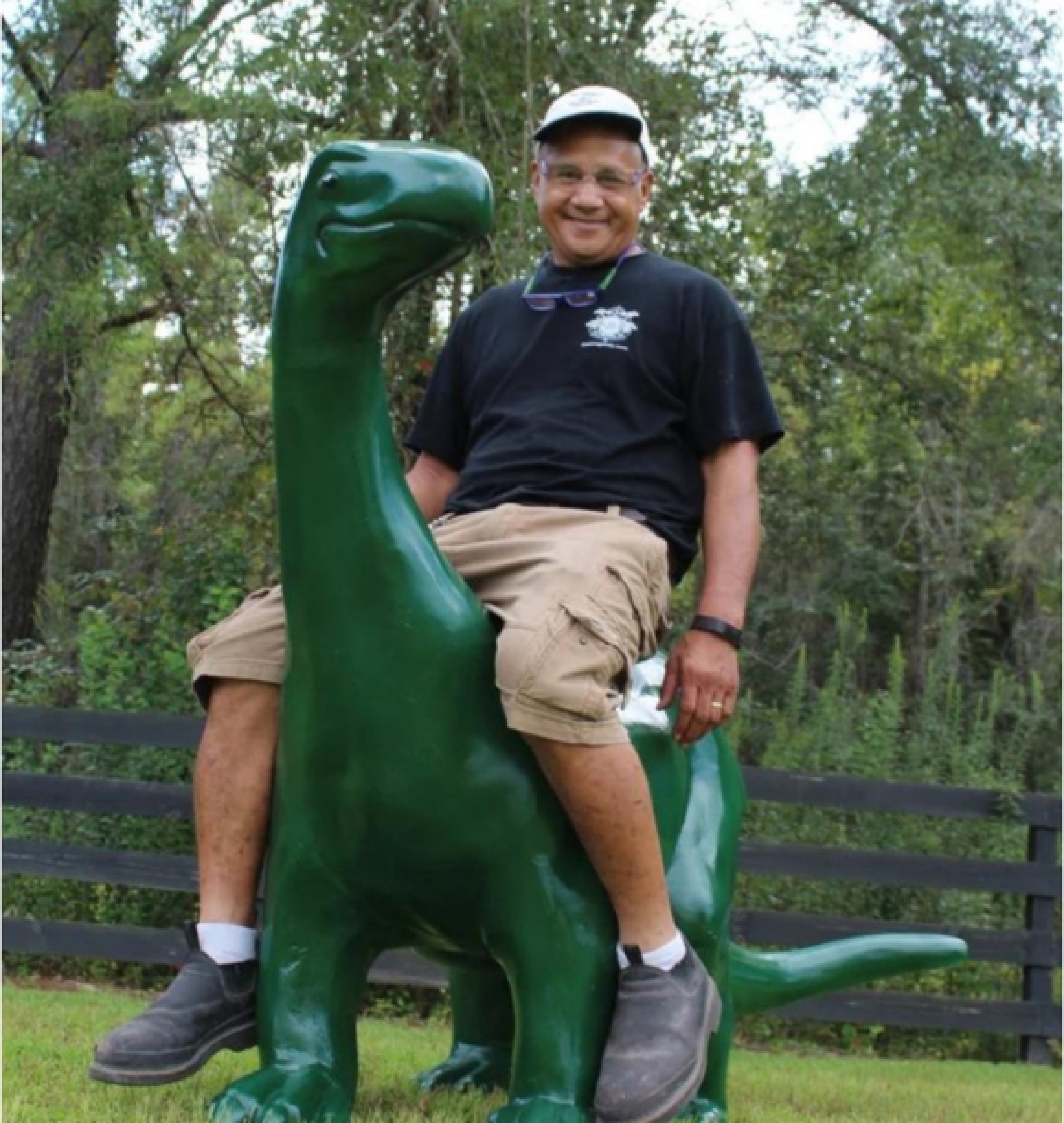 dinosaur statue