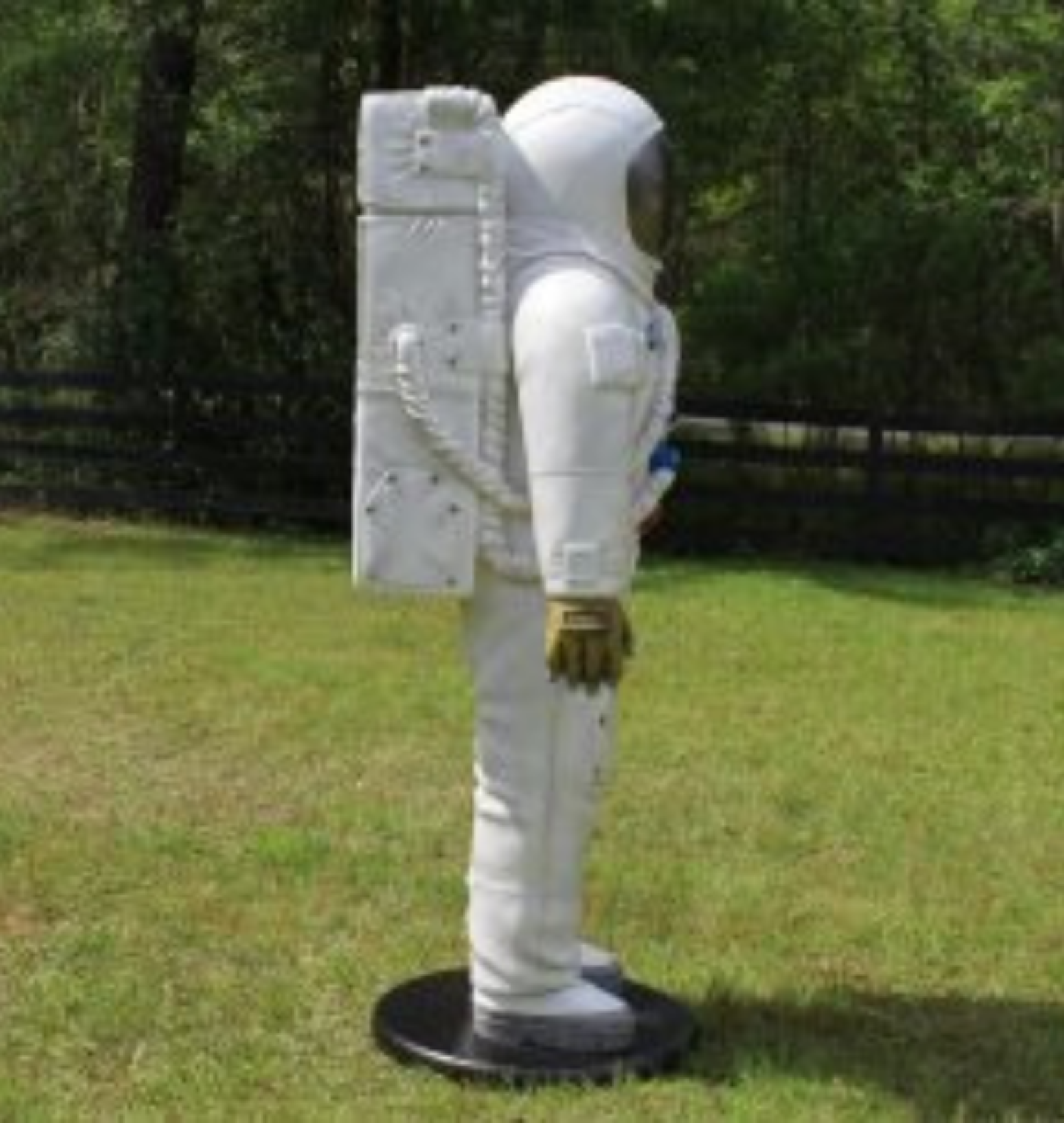 astronaut statue