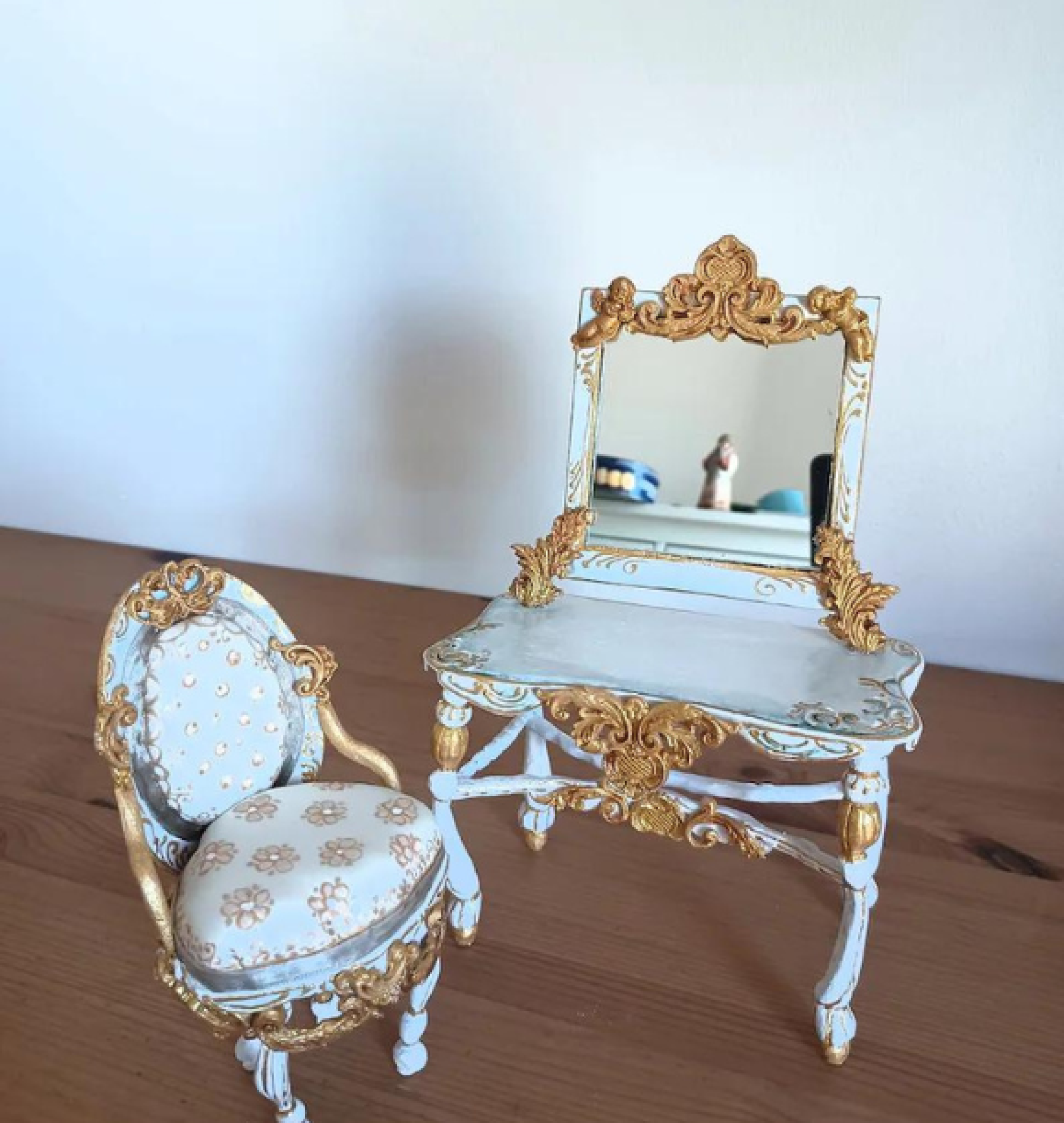 doll vanity