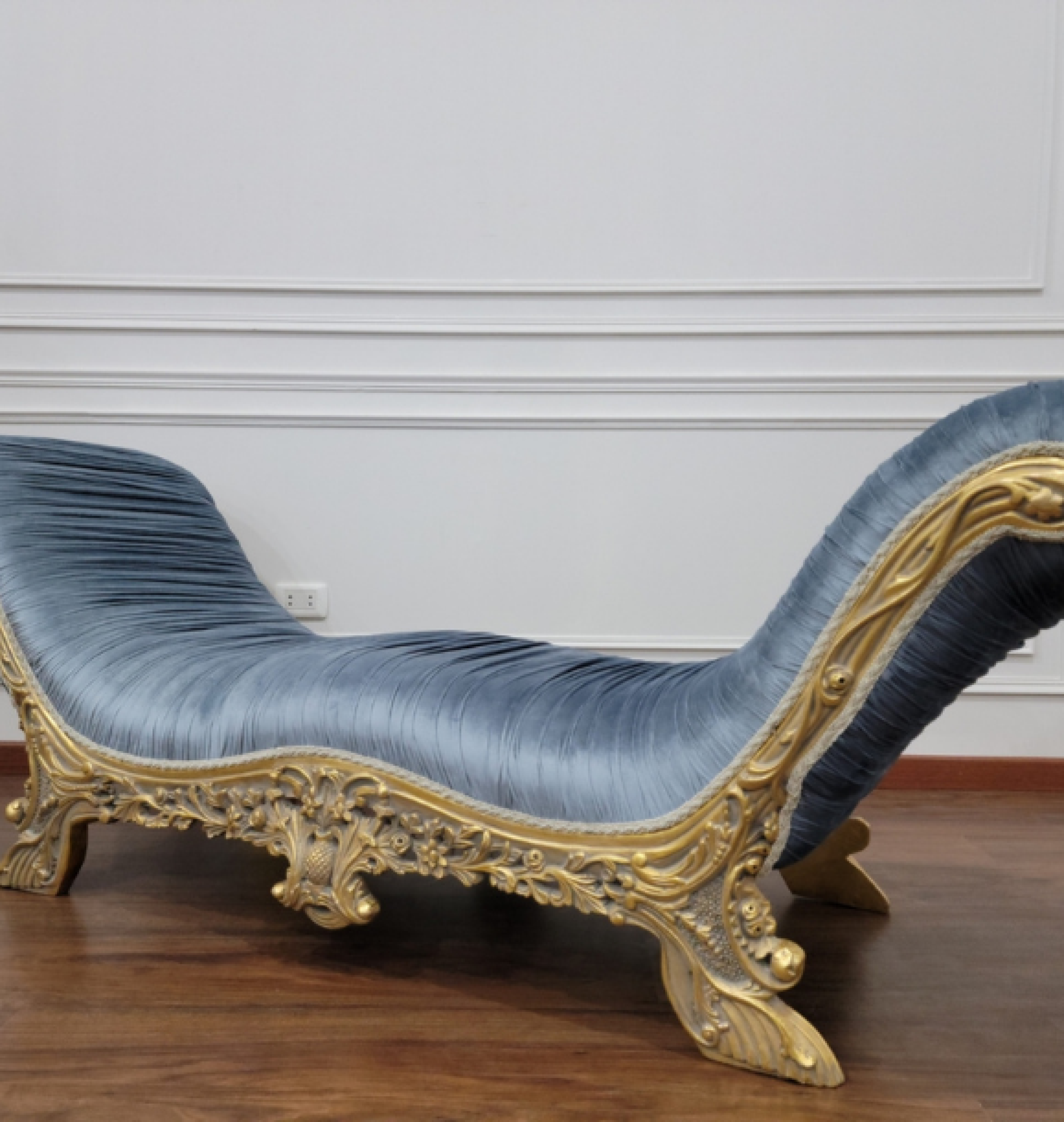 sky chaise