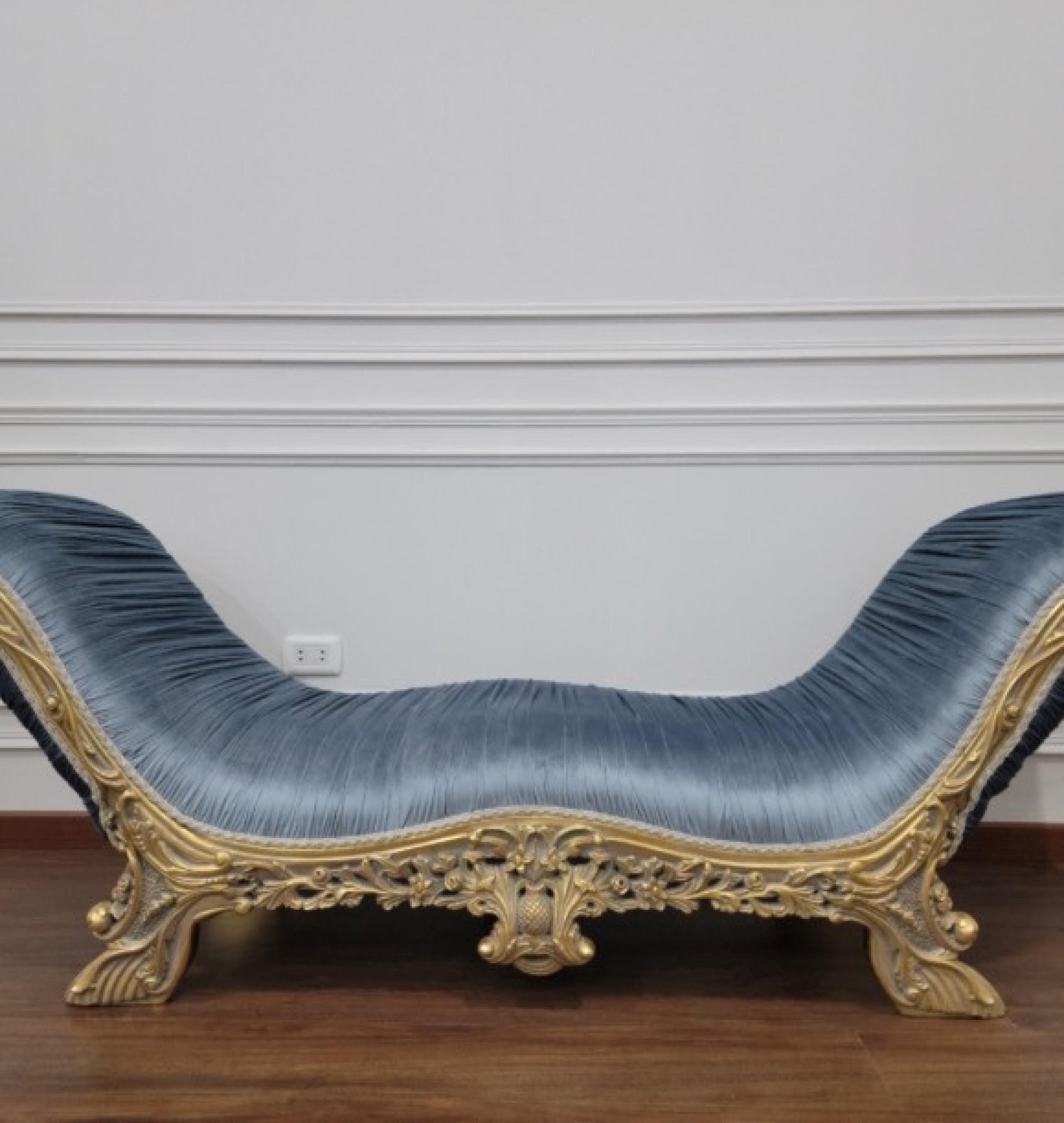 sky chaise