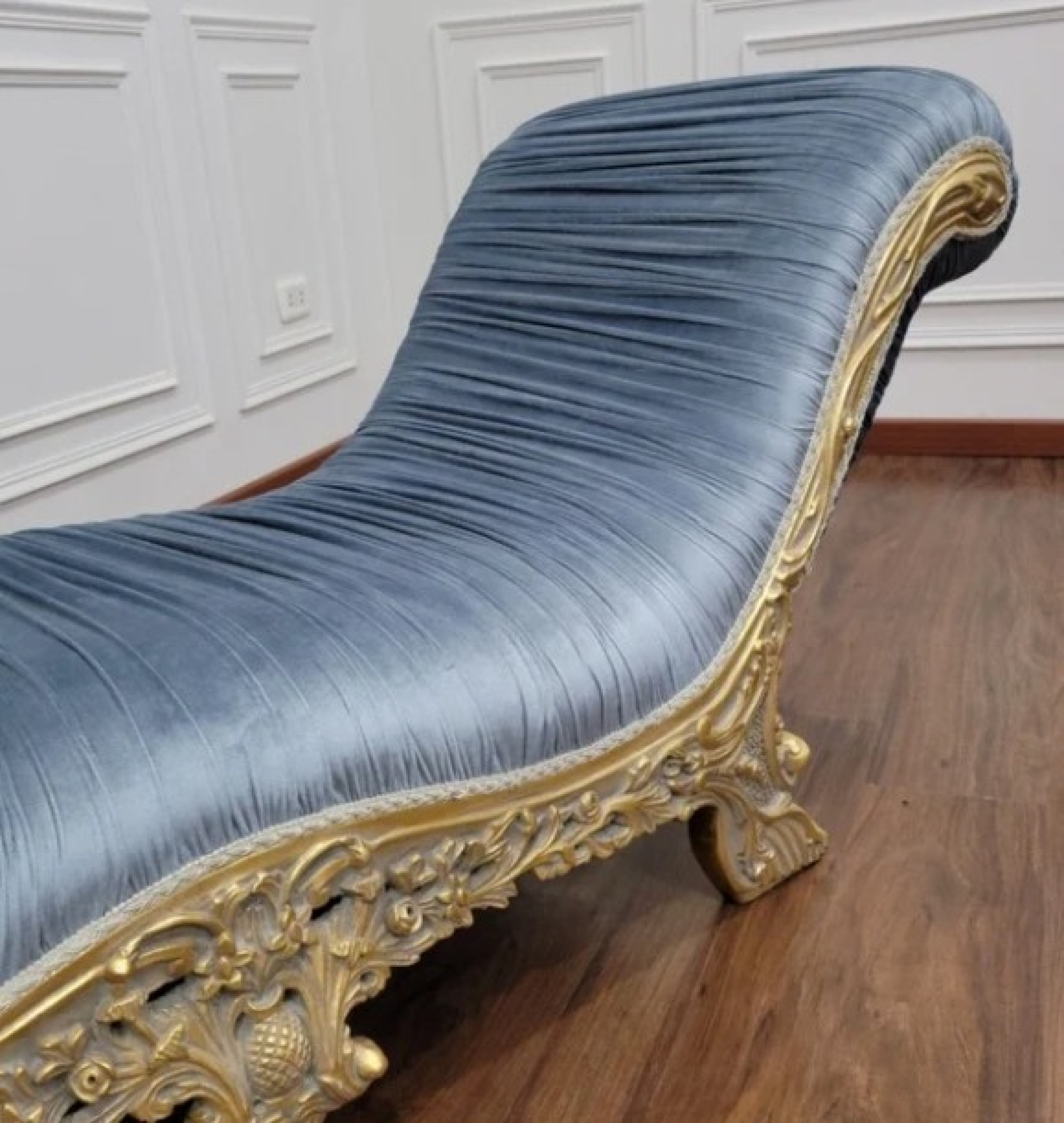 sky chaise