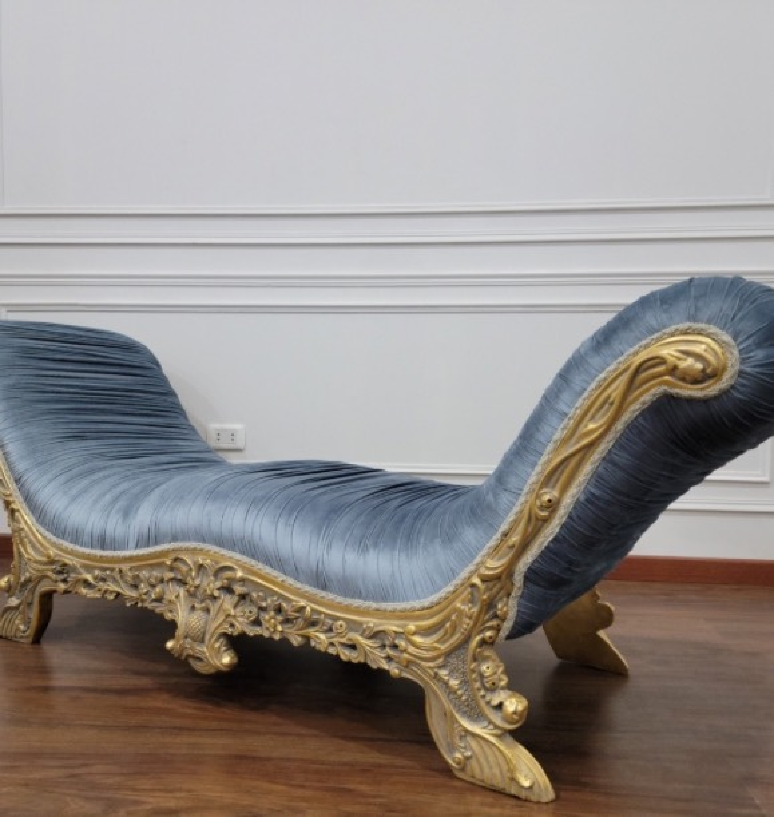 sky chaise