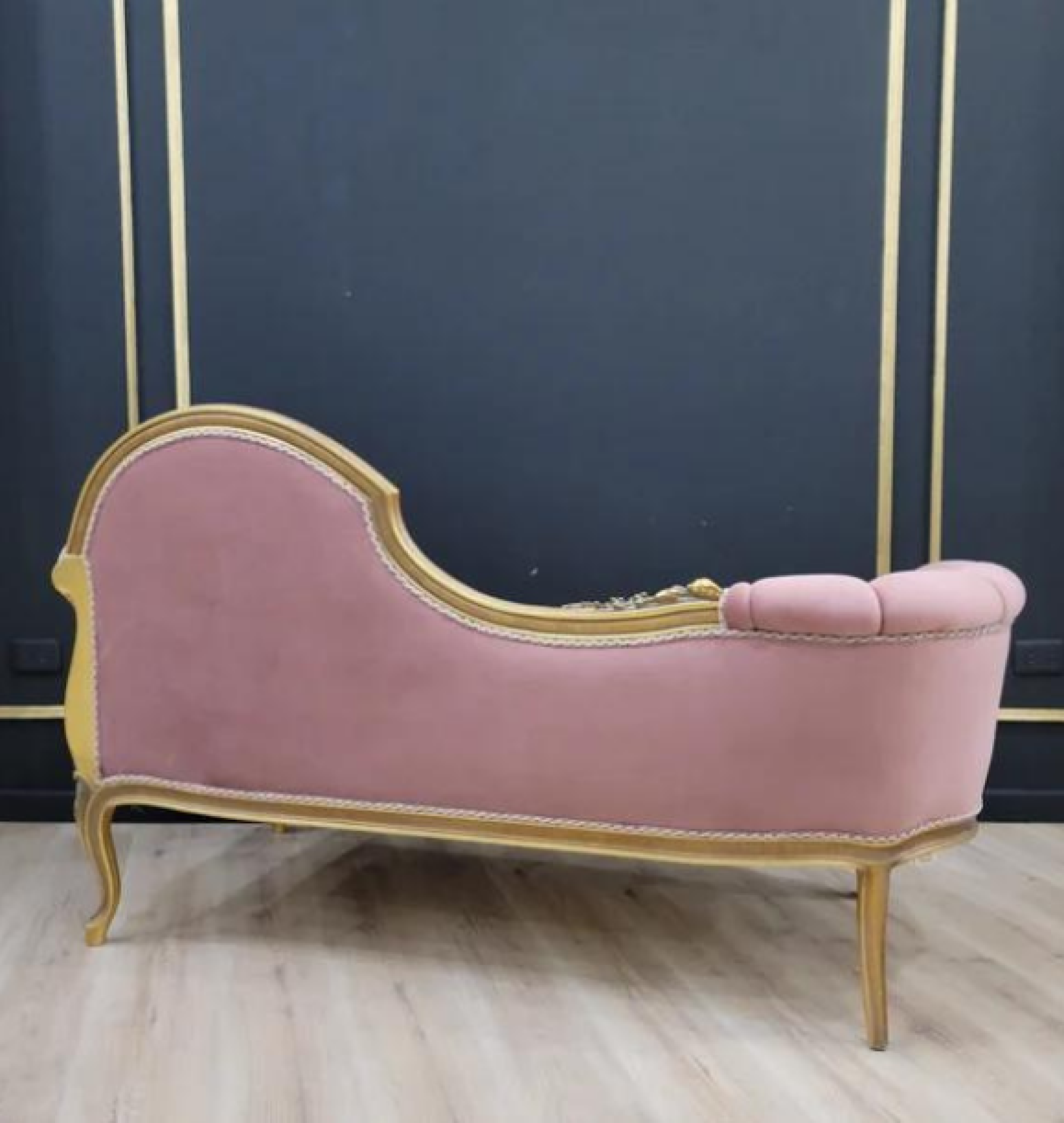 magenta chaise