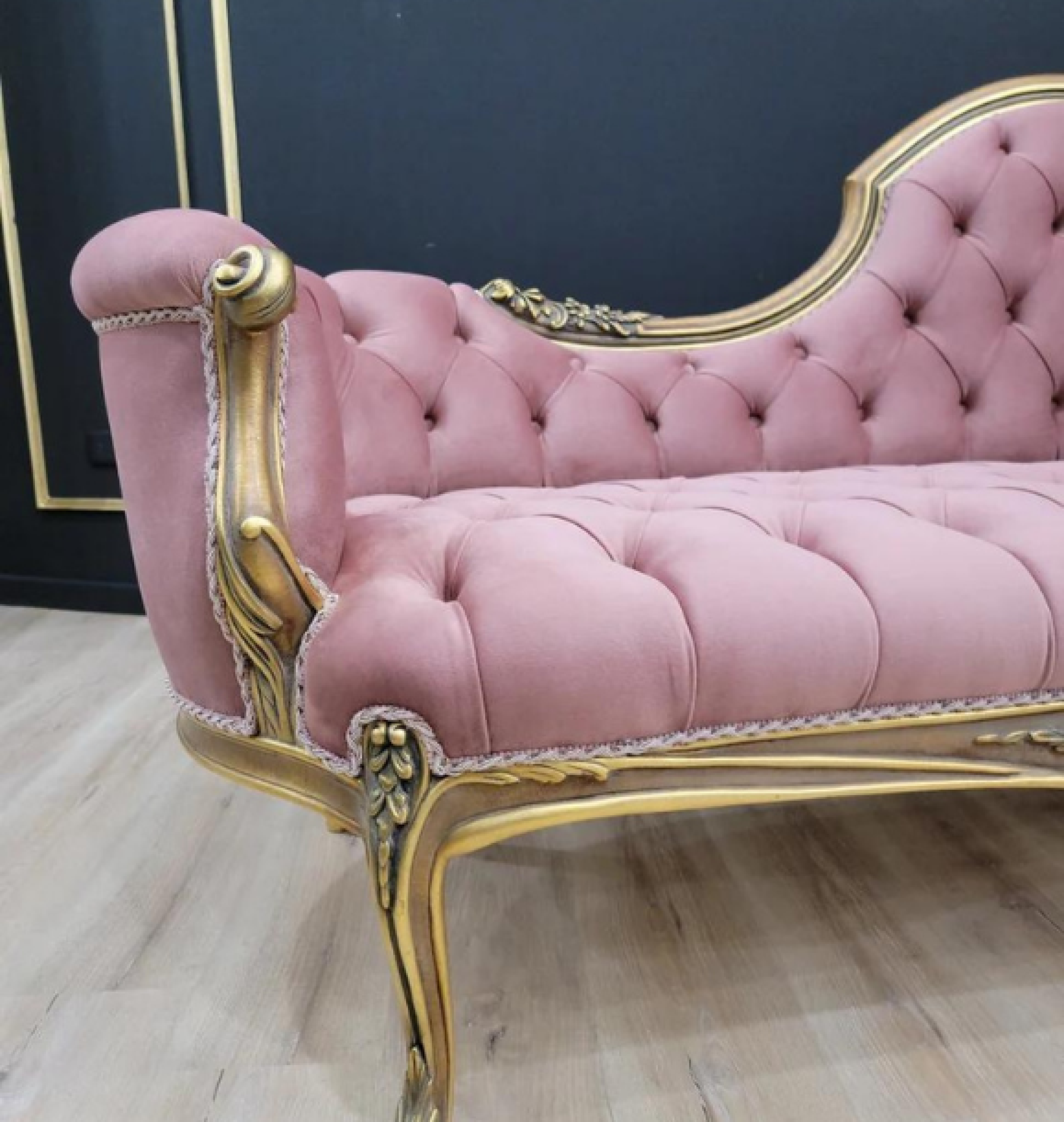 magenta chaise